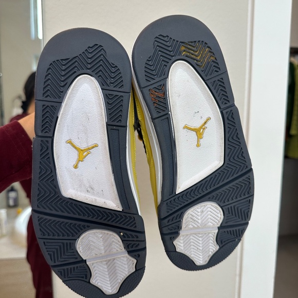 2021 Air Jordan 4 Retro 'Lightning' 2021 - Picture 3 of 3